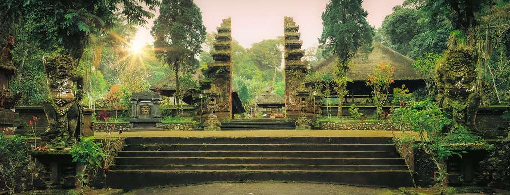 Ravensburger - Pura Luhur Batukaru Tempel, Bali Jigsaw - New Version - Good Games