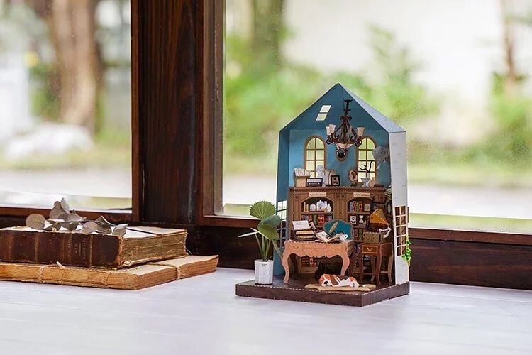 Classic Study Room Paper Puzzle - Good Games