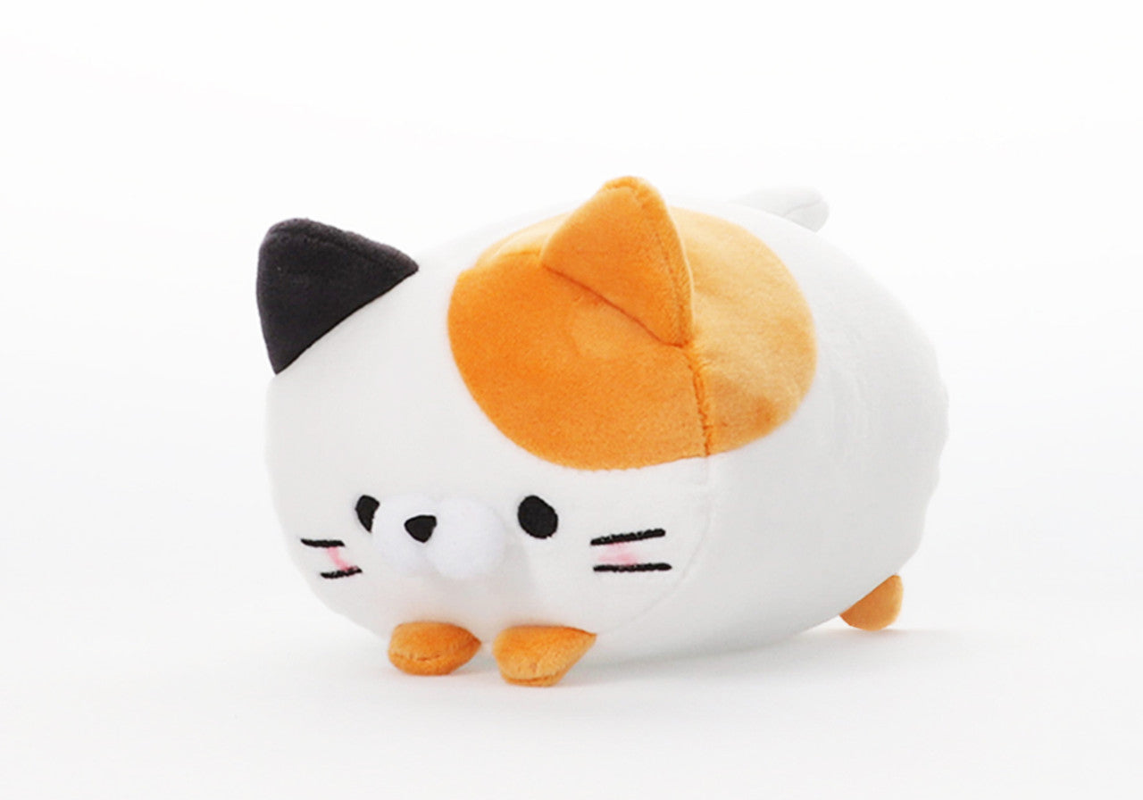 Calico cat plushie from the front side