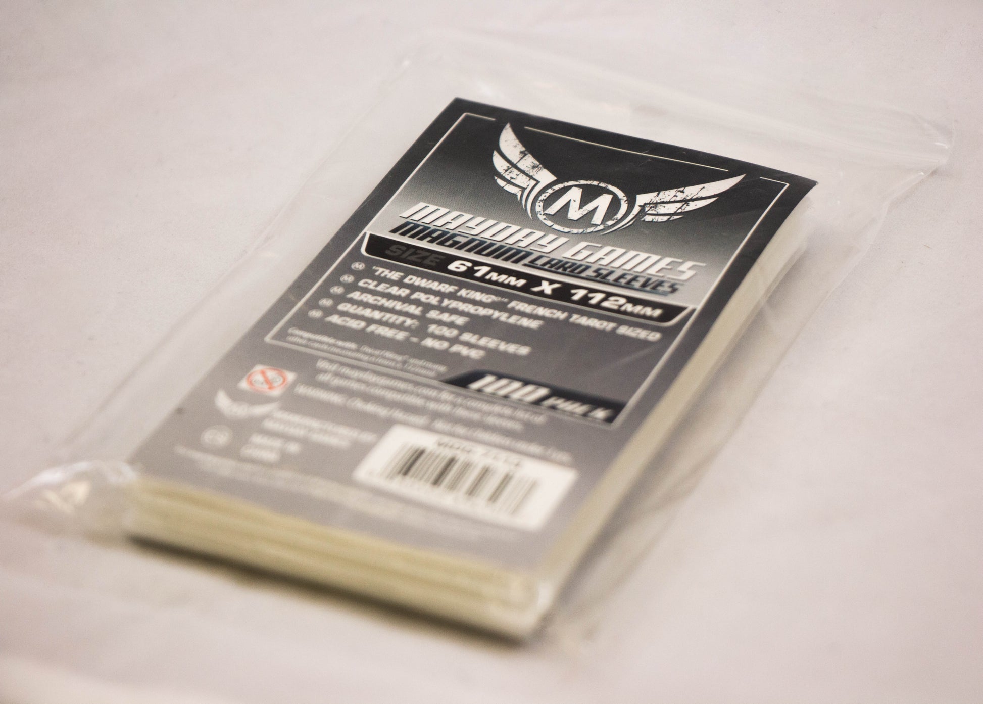 Mayday - Magnum Platinum Card Sleeve: 61 X 112 MM "Dwarf King" French Good Games Mayday - Magnum Platinum Card Sleeve: 61 X 112 MM "Dwarf King" French Good Games