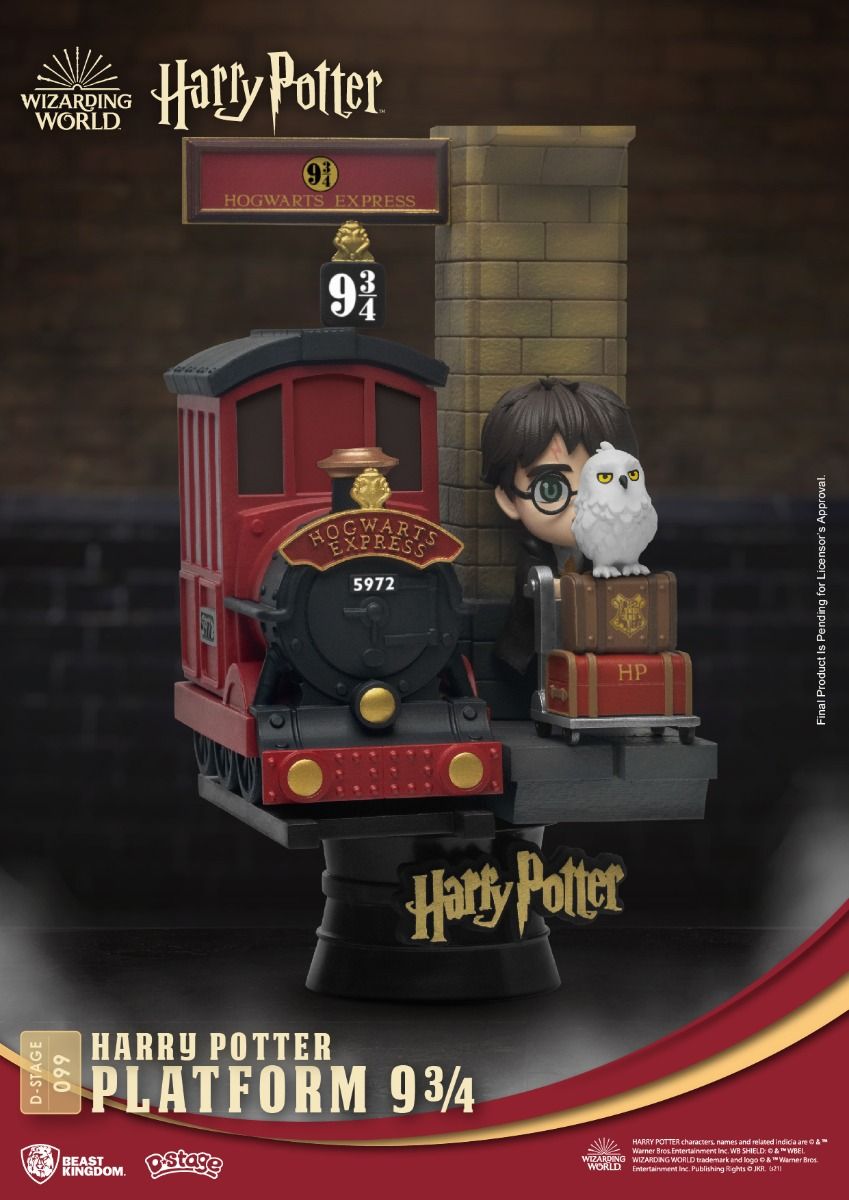 Detailed collectible figure of Harry Potter on Platform 9 34 next to the Hogwarts Express and Hedwig with luggage