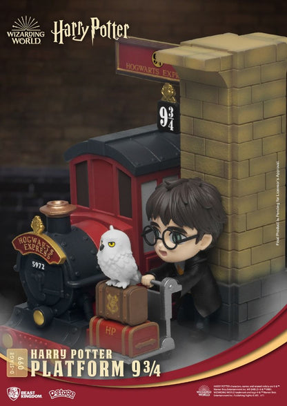 Harry Potter D-Stage 099 Platform 9 34 statue with Harry Hedwig and train