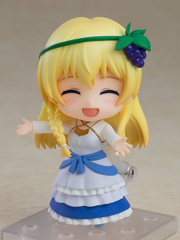 Nendoroid Iris rear view displaying detailed hair sculpt and cape design