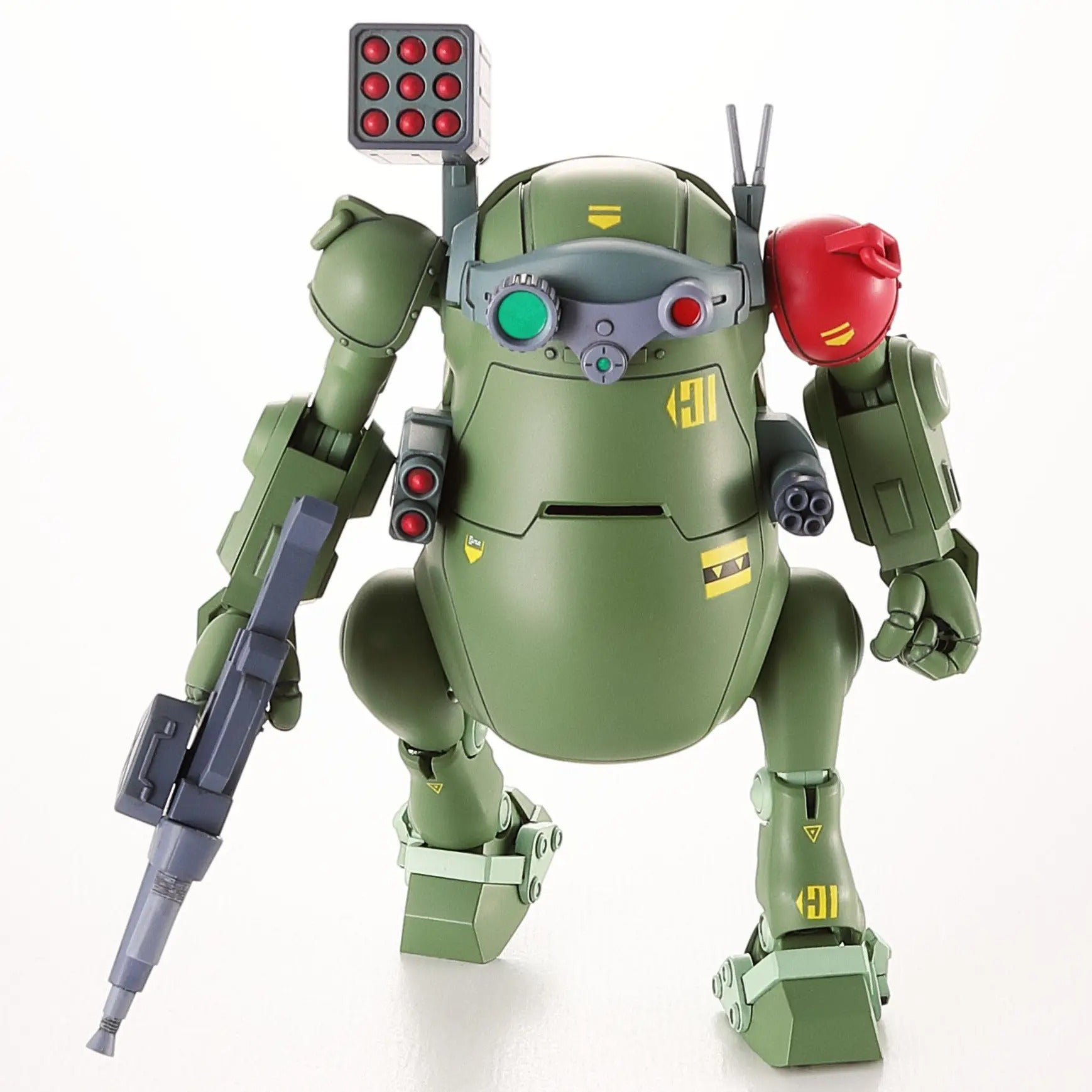 Green military mecha model, armed with a rifle and shoulder missiles, crouching