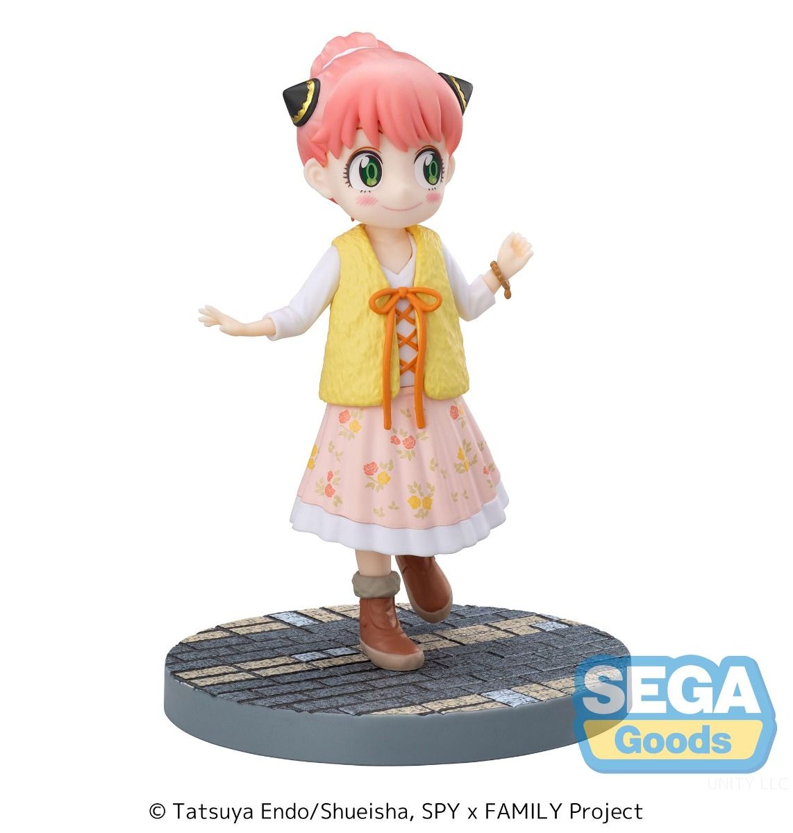 Anya Forger figure with turned pose highlighting outfit detail