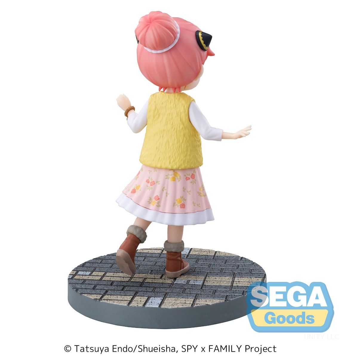 Front view of Anya Forger figure showcasing expressive look