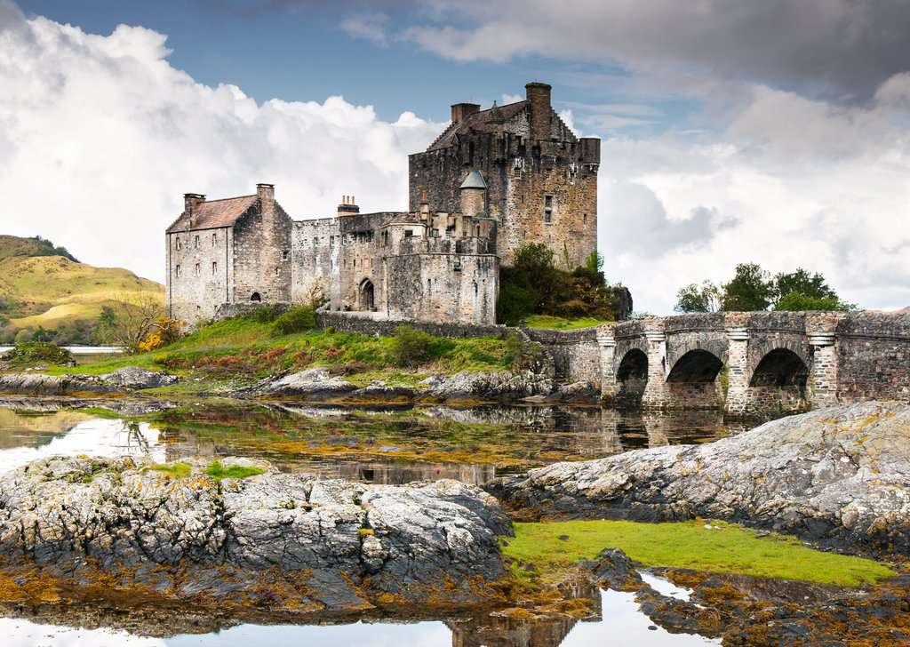 Ravensburger - Eilean Donan Castle Scotland - Beautiful Castles 1000 Piece Jigsaw - Good Games