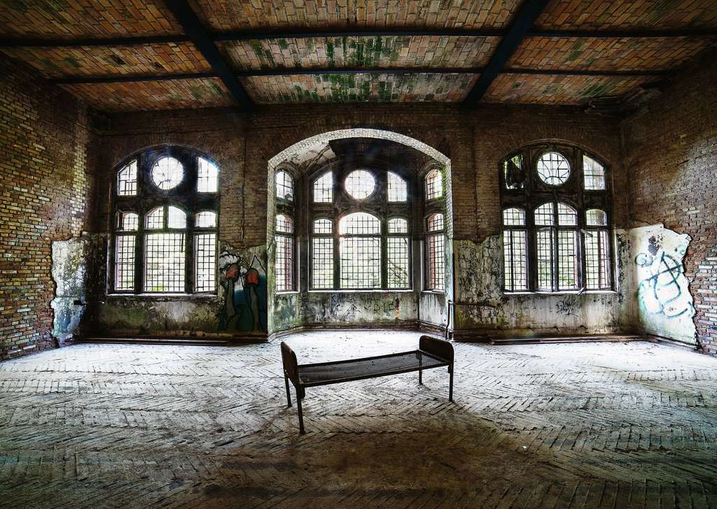 Ravensburger - Frauenpavillion - Lost Places 1 1000 Piece Jigsaw - Good Games