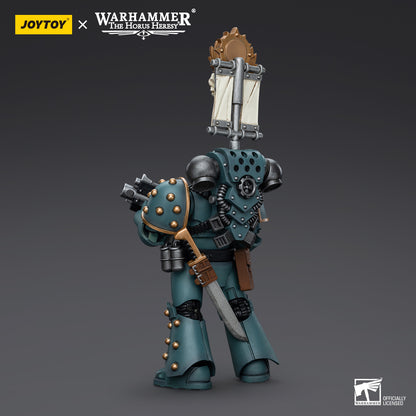 Warhammer Collectibles: 1/18 Scale Sons of Horus MKIV Tactical Squad Legionary with Legion Vexilla - Good Games
