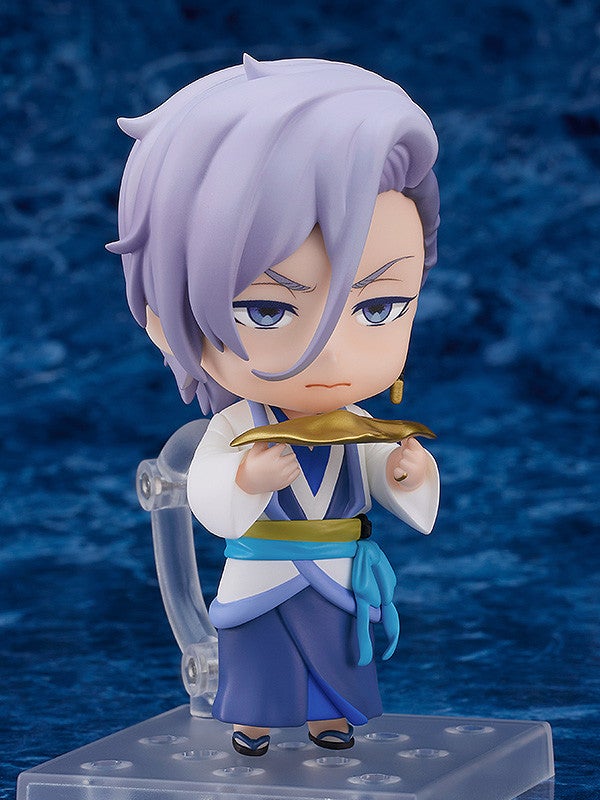 Usui Yuen Nendoroid with alternate face plate and weapons posed for action