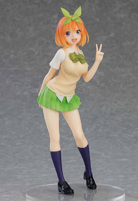 Yotsuba Nakano figure in school uniform with green skirt and yellow vest making a peace sign