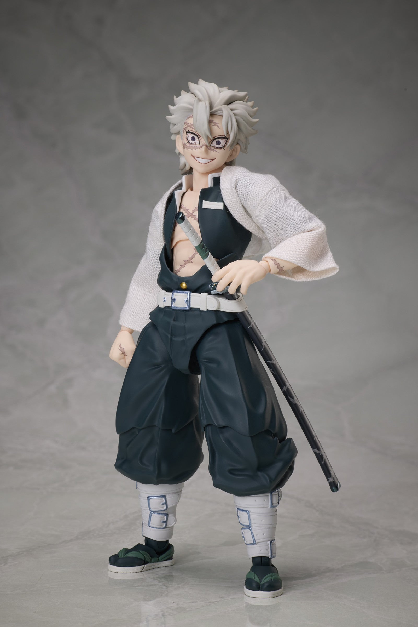 BUZZmod Sanemi Shinazugawa figure in standard pose with dual Nichirin swords