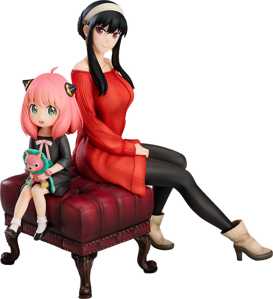Spy x Family 17 scale Anya and Yor Forger figures sitting on a red ottoman