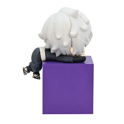 Hells Paradise Hikkake Gabimaru figure in black and gray outfit with white spiky hair sitting on a purple block