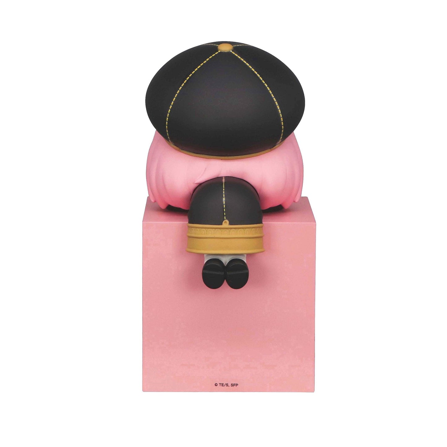 Back view of Spy x Family Hikkake Anya Forger figure in black and gold hat and pink hair