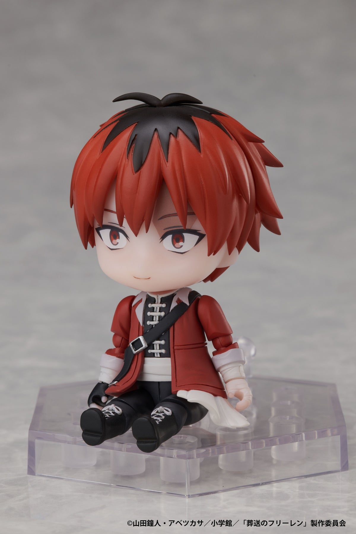Stark Dform figure kneeling with arms ready for battle