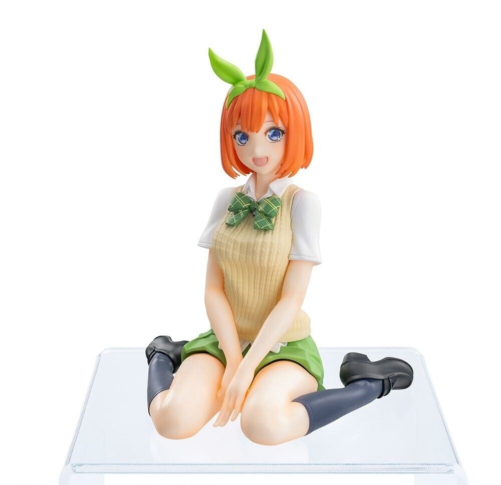 The Quintessential Quintuplets Specials PM Perching Yotsuba Nakano figure in school uniform sitting on a clear base