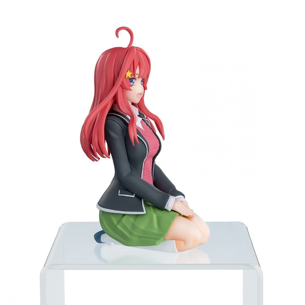 The Quintessential Quintuplets PM Perching Itsuki Nakano figure with red hair and a green skirt kneeling on a clear stand