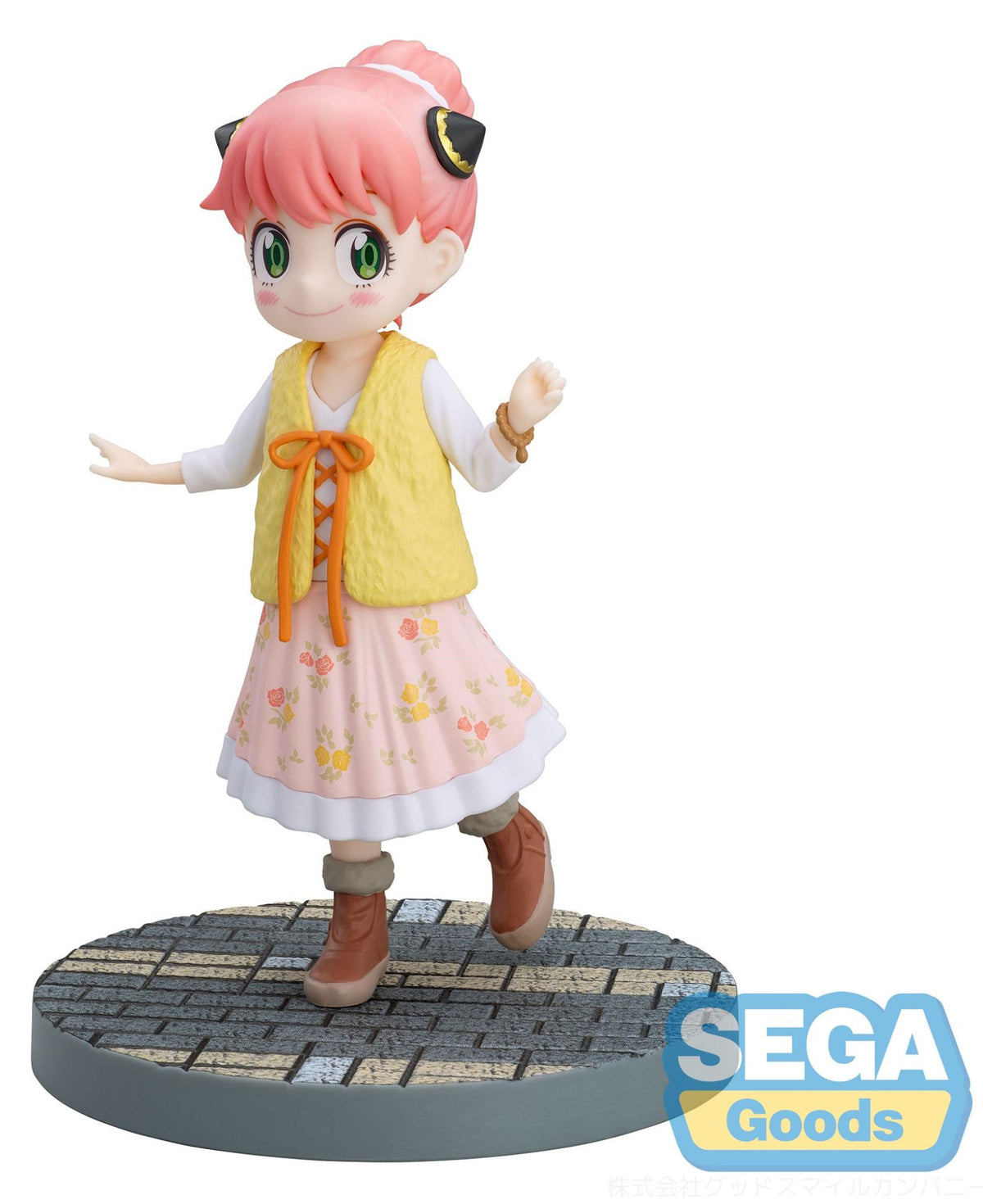 Anya Forger Luminasta figure in stylish pose with arms crossed
