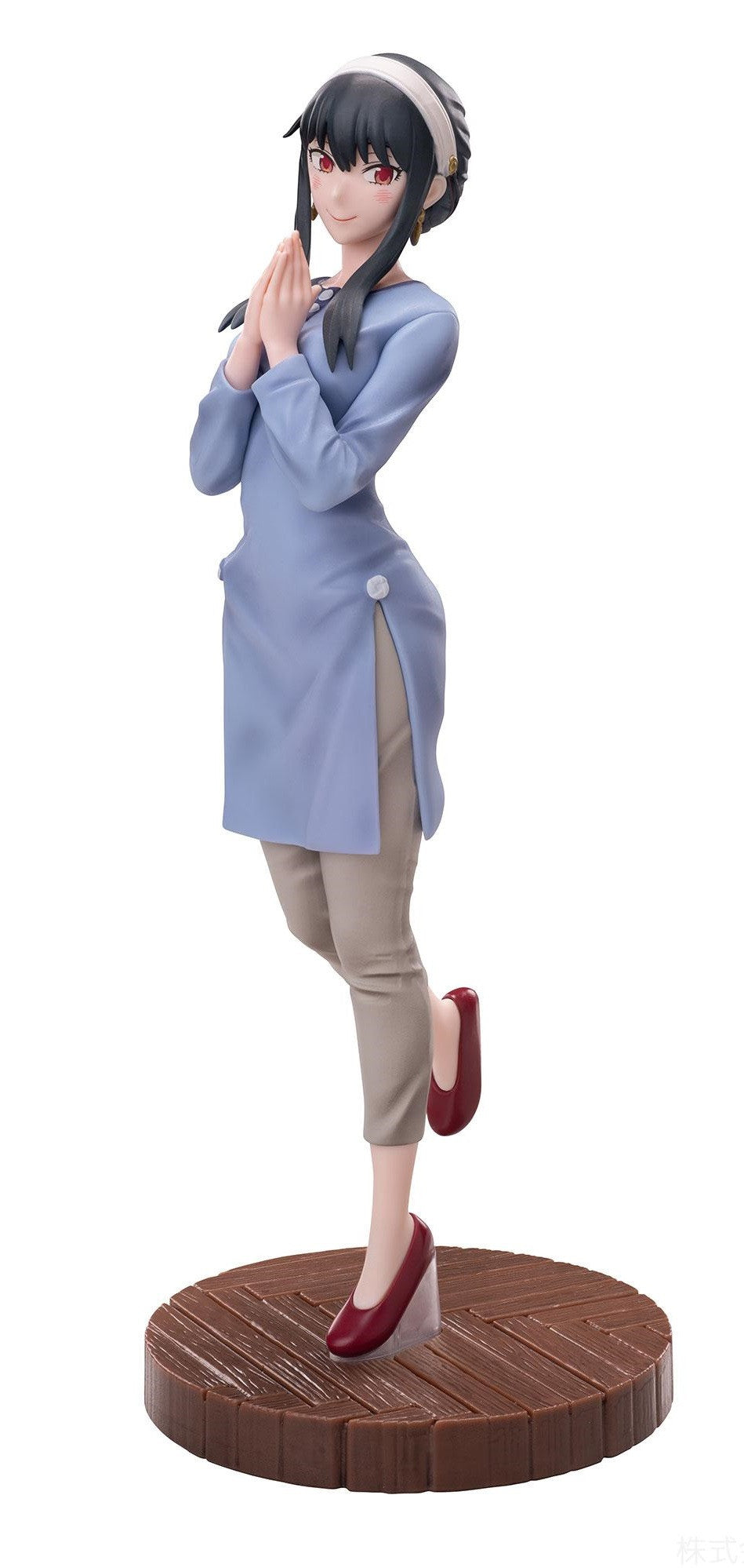Luminasta figure of Yor Forger from Spy x Family in a blue traditional dress and tan pants