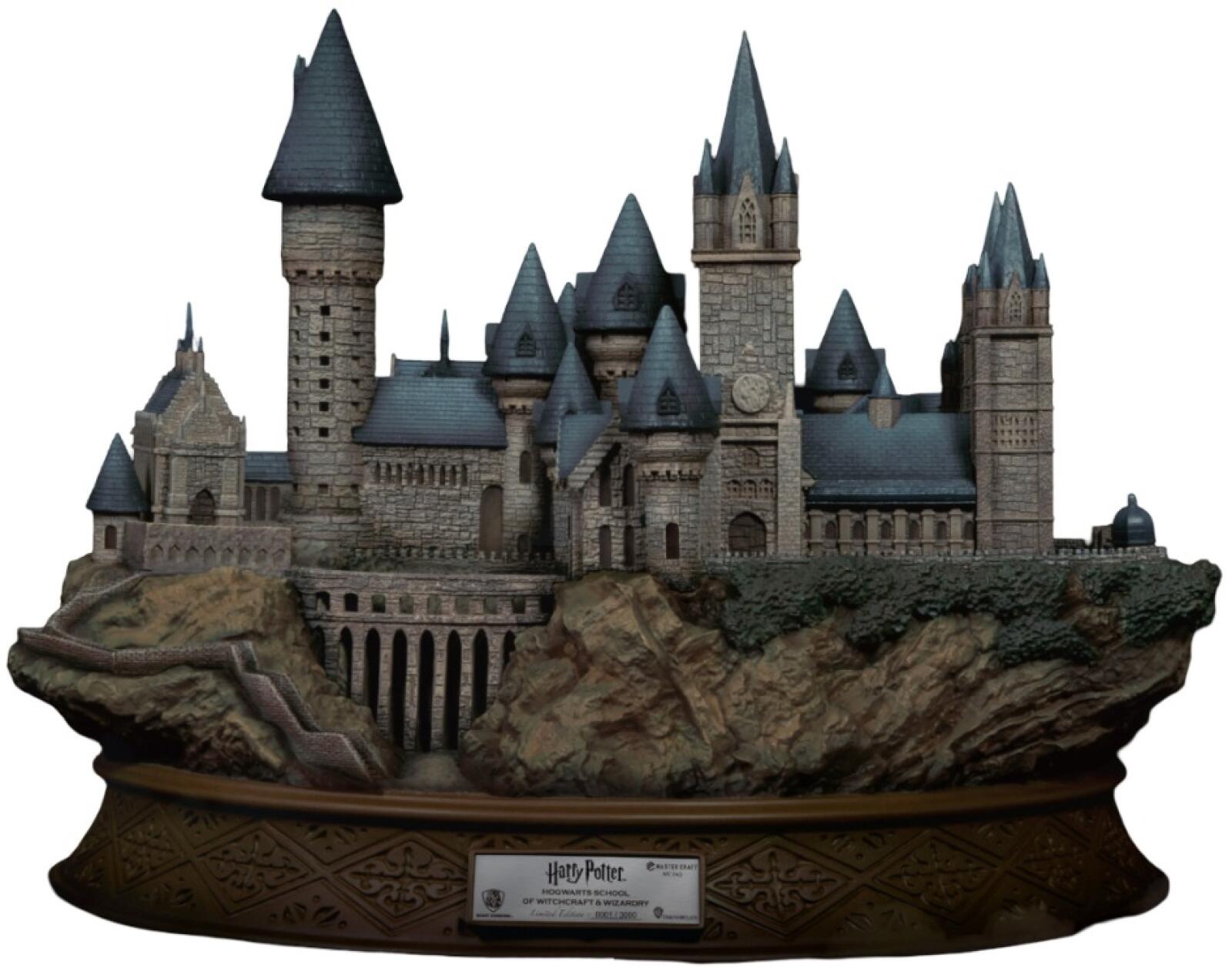 Product packaging showing Beast Kingdom MC-043 Hogwarts School branding