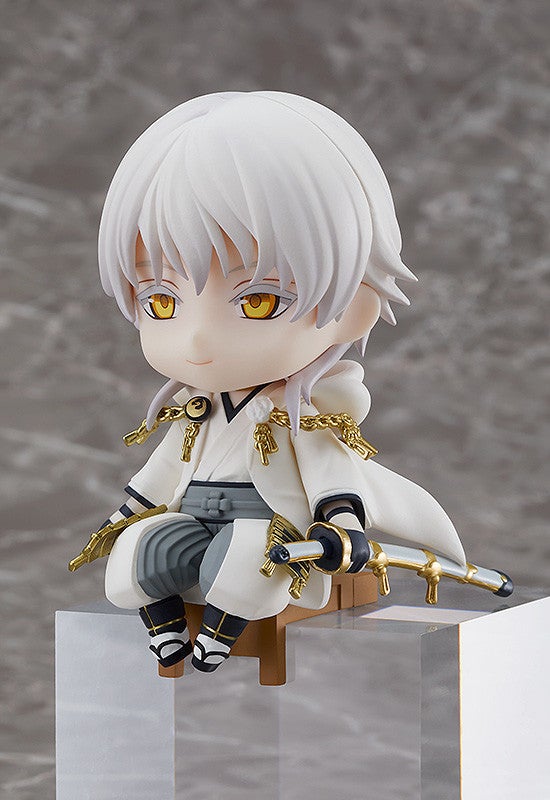 Close-up of Tsurumaru Kuninaga's playful expression and compact pose