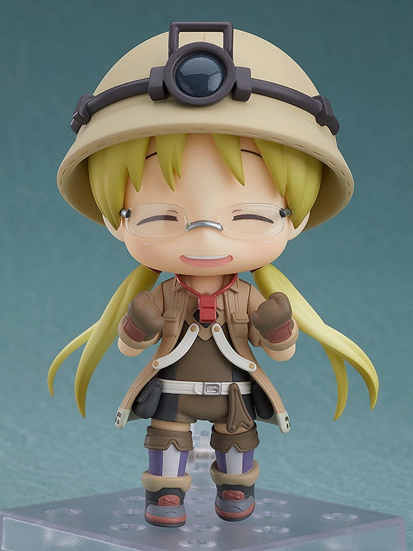 Nendoroid 117 Riko figure in tan explorer outfit with khaki hat and clear glasses