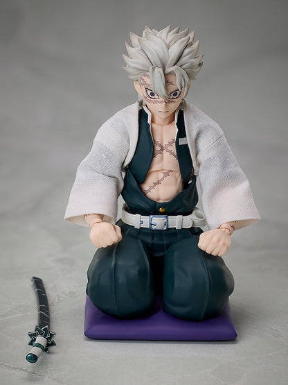 Sanemi Shinazugawa holding sword in reverse grip, ready to strike