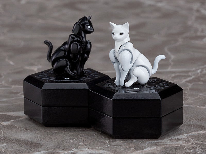 XXII-tanio Atr figure partially transformed with extended armor parts