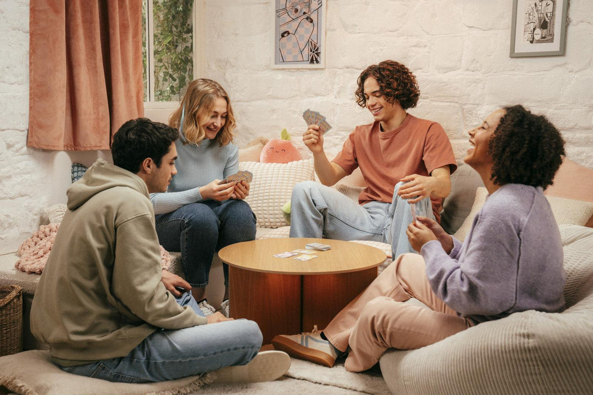 VR Distribution Happy Mochi card game four people playing happy mochi
