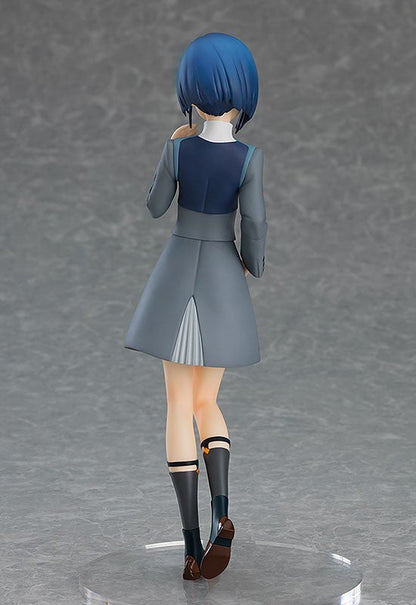 Ichigo glancing sideways with arms folded behind back