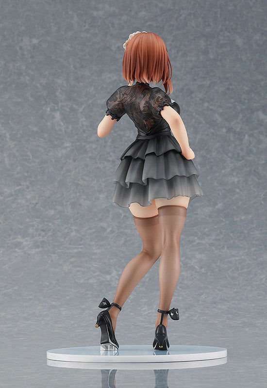 Rear view of Ryza figure displaying ribboned hair and dress details