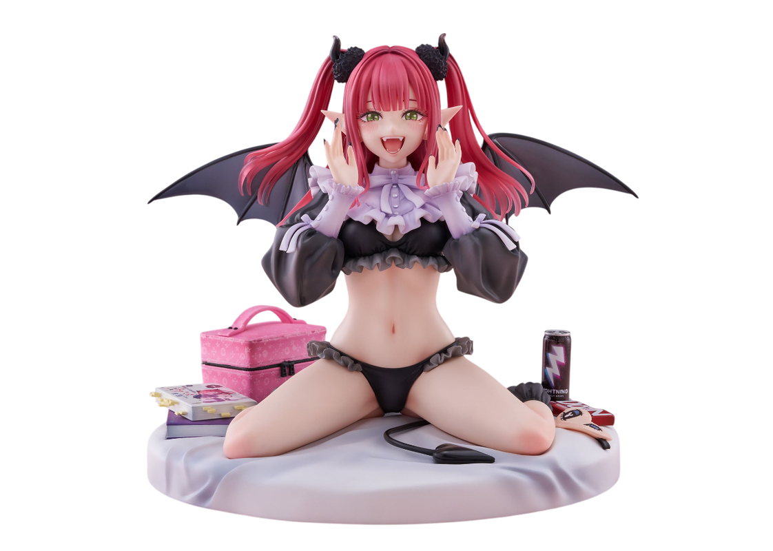 Taito Spiritale My Dress-Up Darling Marin Kitagawa Liz Version figure kneeling, smiling with raised hands, on a base with items