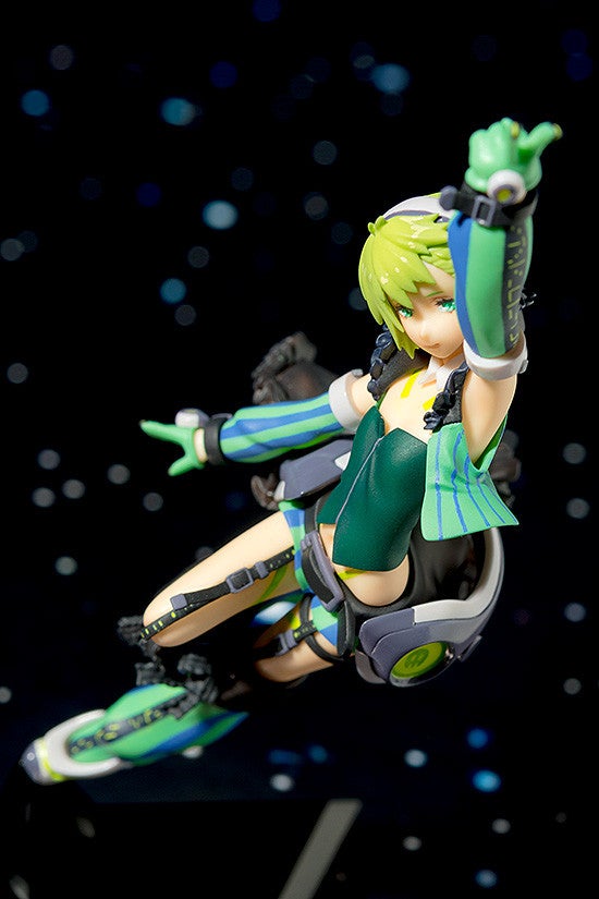 Painted Plamax MF-13 Reina Prowler figure in performance pose