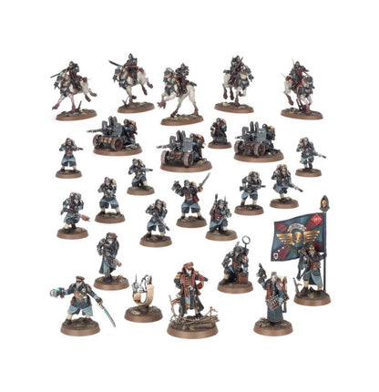 Collection of 25+ painted military miniatures: cavalry, infantry soldiers, officers and heavy artillery pieces