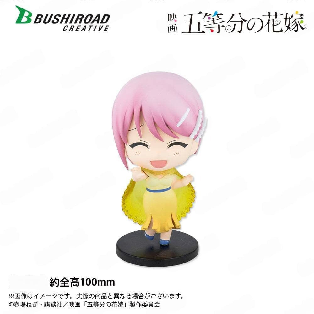 Close-up of Miku and Yotsuba Nakano trading figures in rainy day outfits with detailed poses