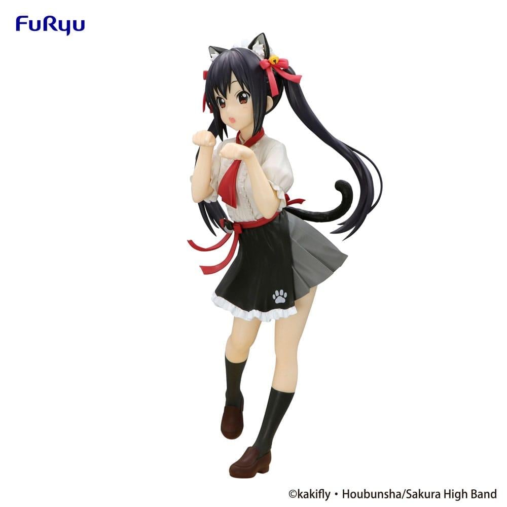 Azusa Nakano figure close-up showing face and guitar details