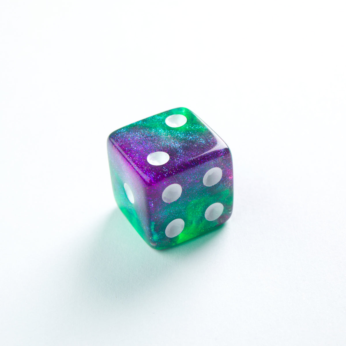 Aurora d6 dice for Gamegenic Galaxy Series a single 16mm six-sided die in swirling purple and green with white pips