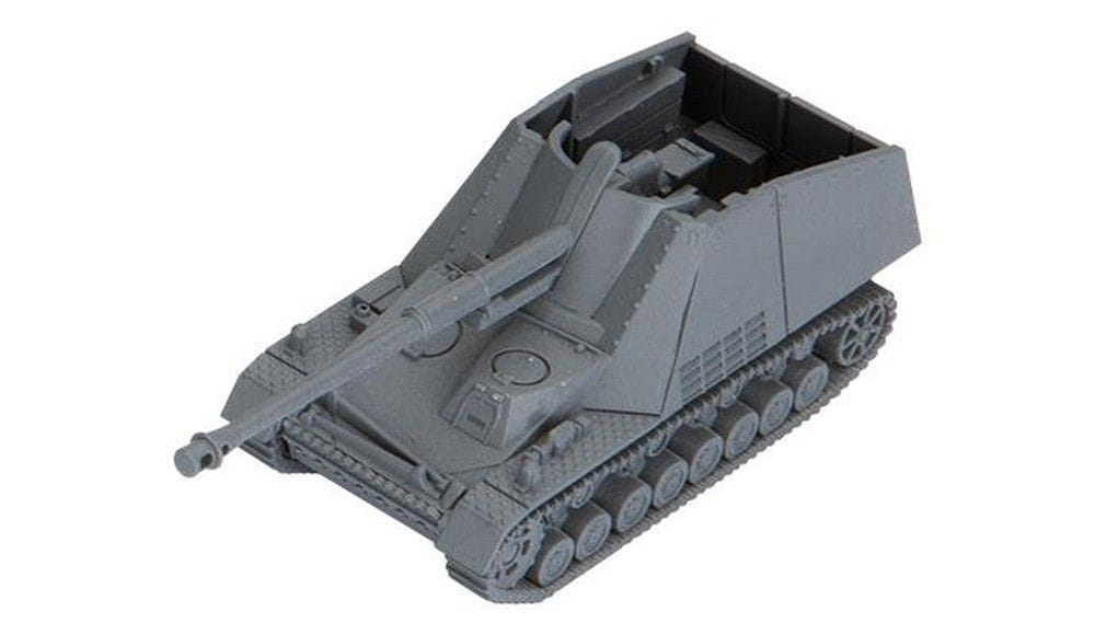 Grey model of an open-top self-propelled gun with a long barrel and tracks.