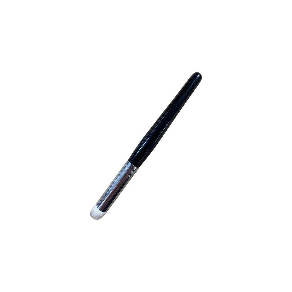 Goats Hair Dry Brush with silver ferrule and white, flat-tipped bristles