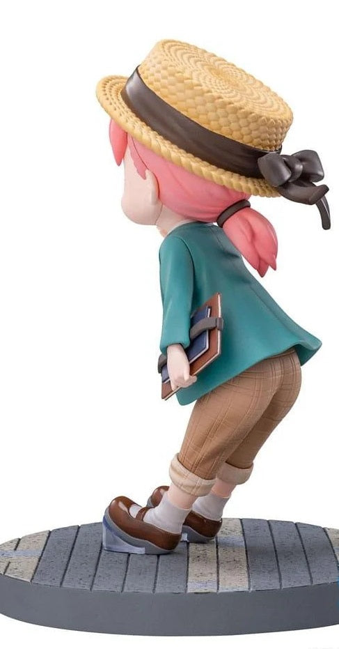 Rear view showing hair bow and swaying dress design