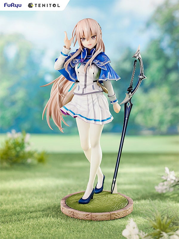 Yuina Shirakawa figure in dynamic pose with detailed outfit and weapon