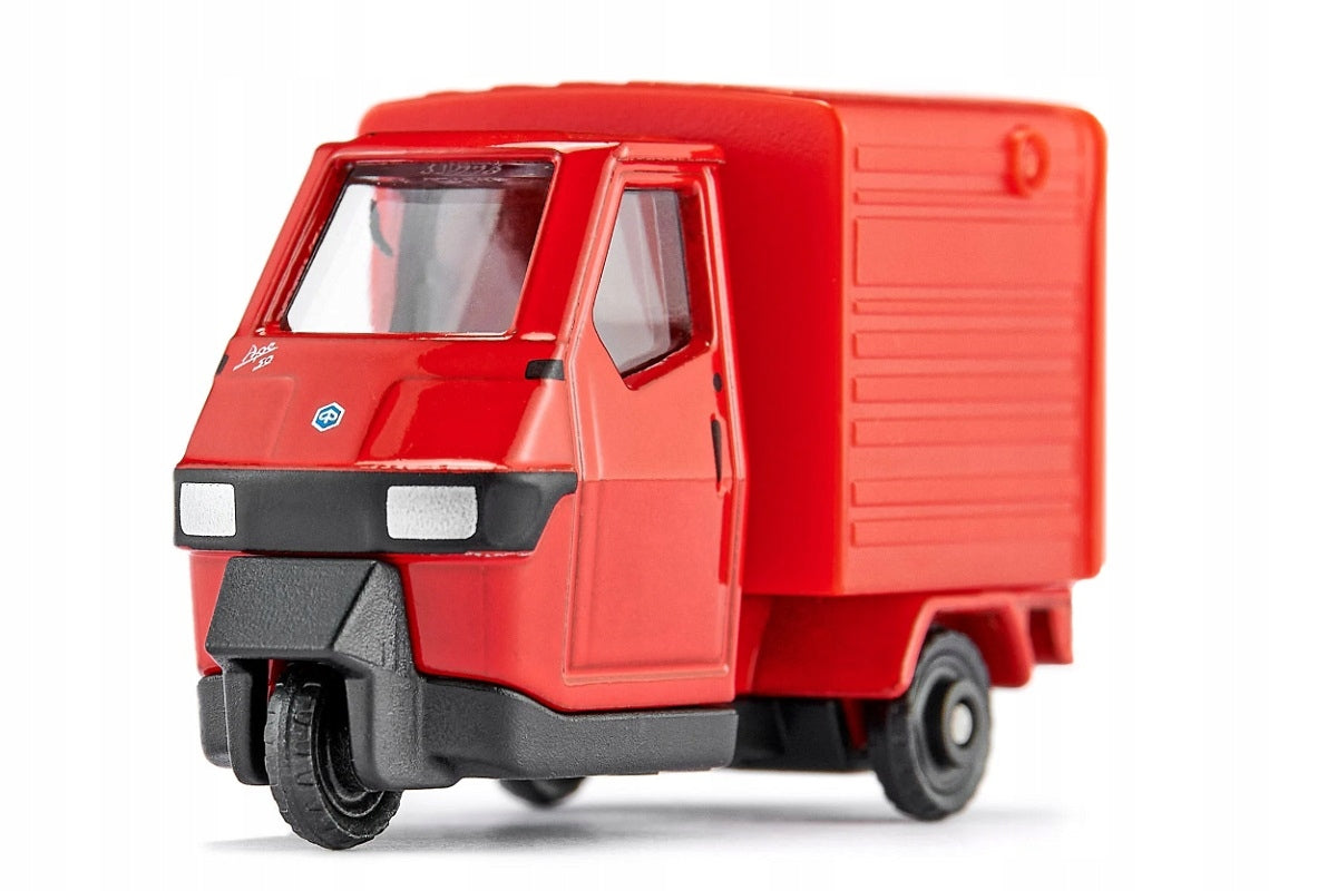 Siku 1583 Piaggio Ape 50 Tuktuk Front view