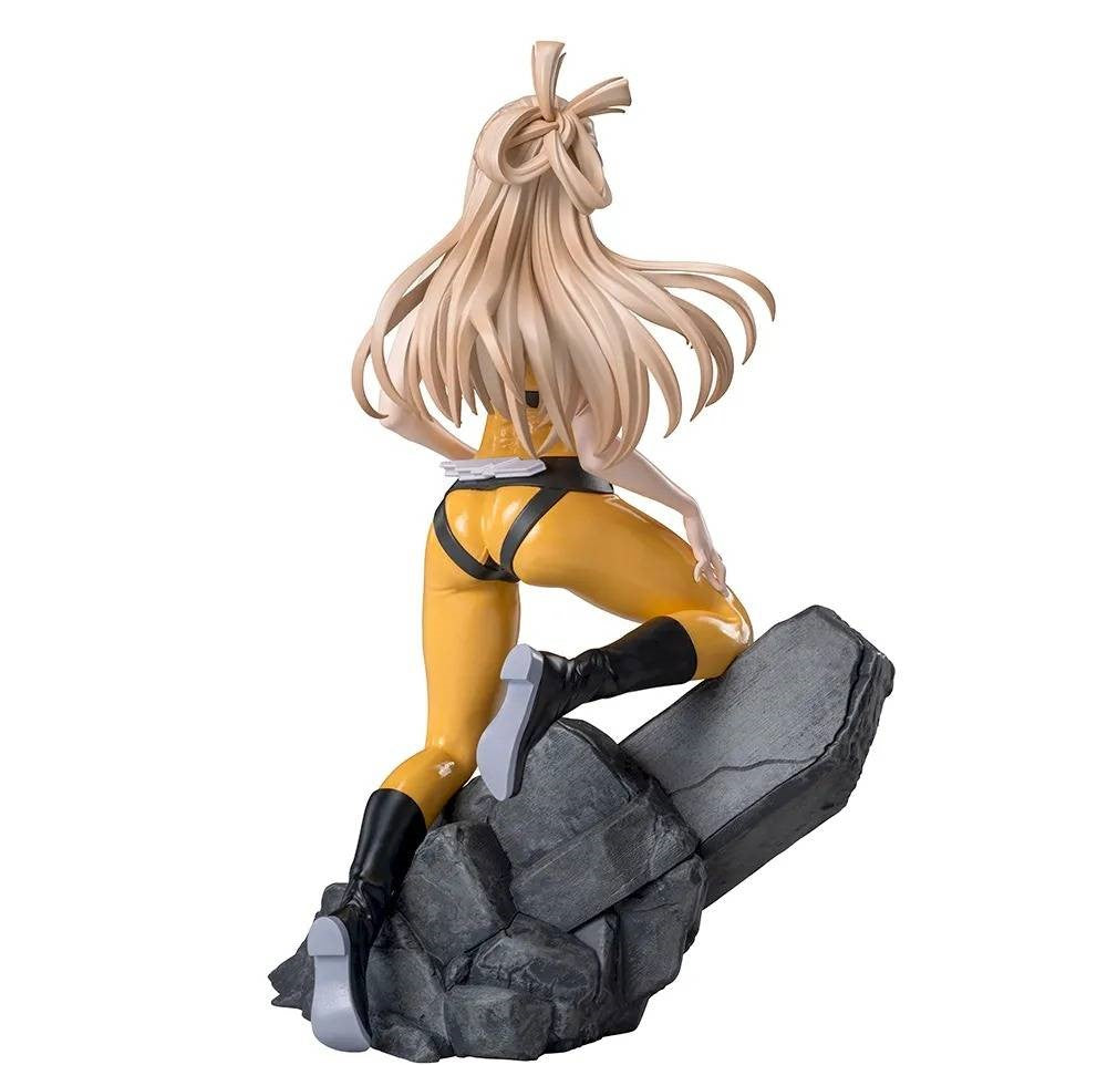 Go Go Loser Ranger Luminasta Yumeko Suzukiri figure in yellow and black suit with boots on rock base