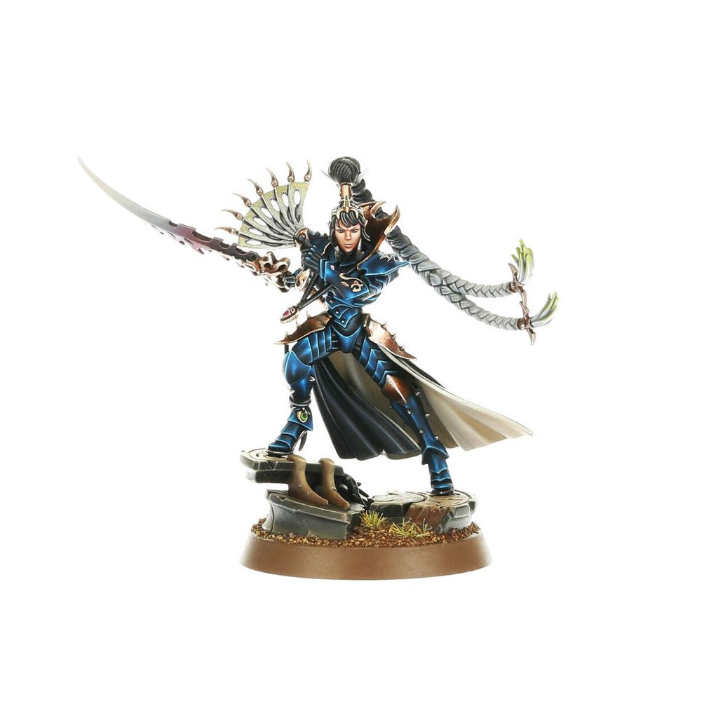 Aeldari Yvraine miniature in blue armor, armed with a long curved sword and protective fan