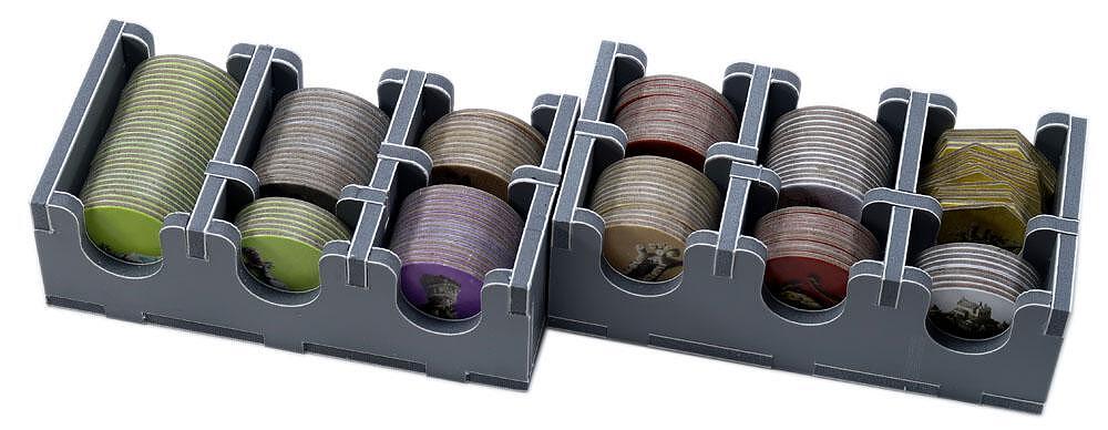 Folded Space Mage Knight insert showing dice and card storage