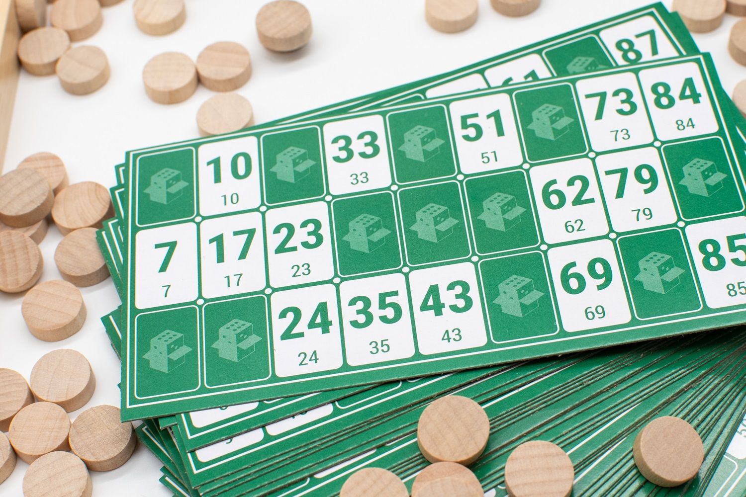 Lets Play Games - Classics Bingo Set 18cm - English Edition: 90 Balls - Good Games