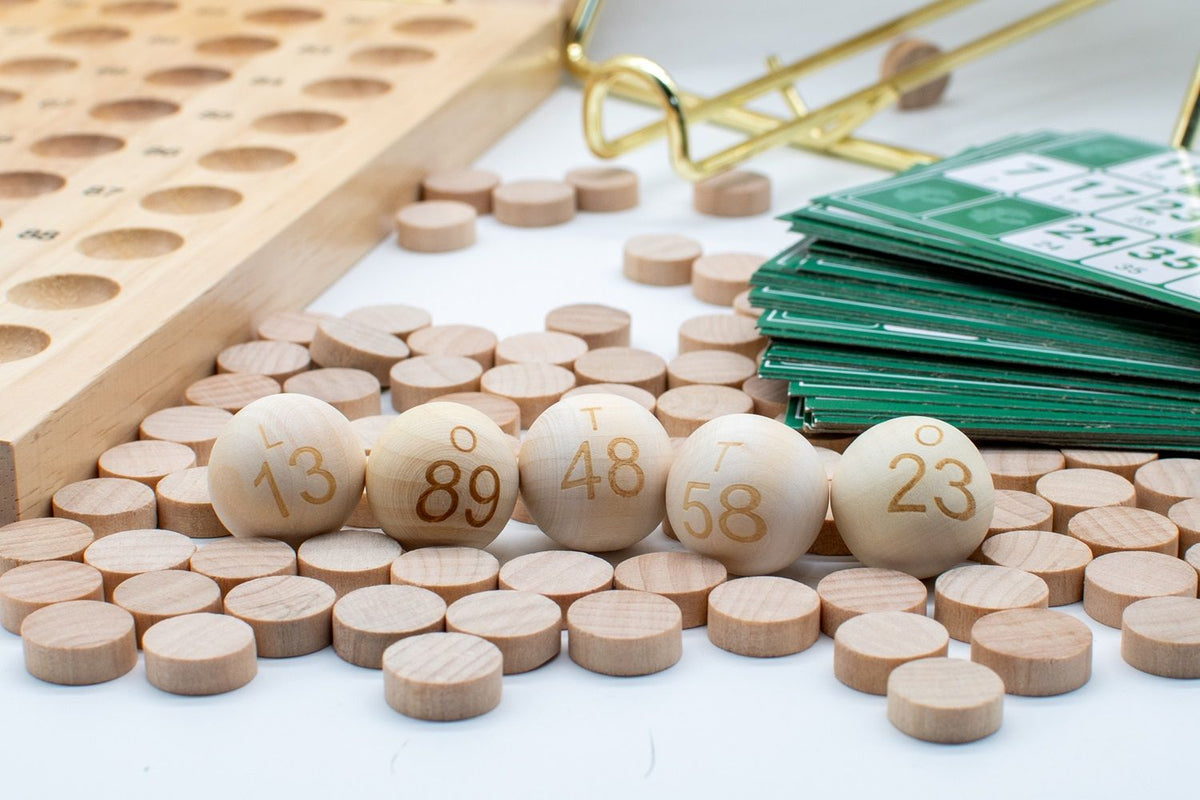 Lets Play Games - Classics Bingo Set 18cm - English Edition: 90 Balls