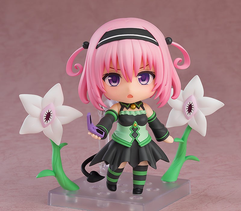 To Love Ru Darkness Nendoroid Momo Belia Deviluke figure holding a purple phone standing between two large white alien flowers