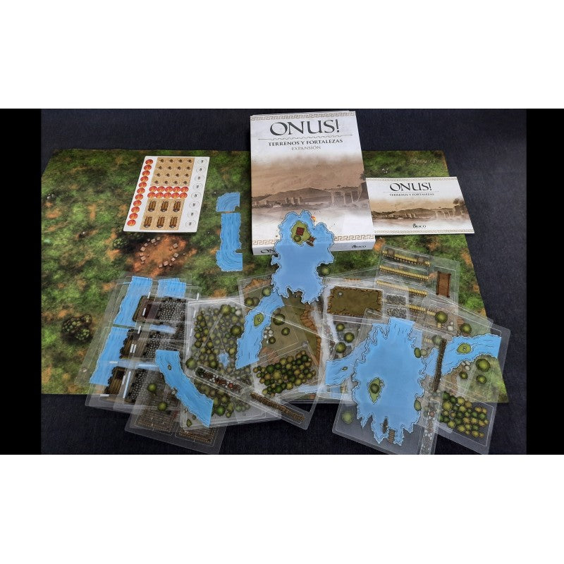 ONUS! Terrenos y Fortalezas board game components laid out: game board, box, rulebook, clear terrain overlays, and unit tokens.